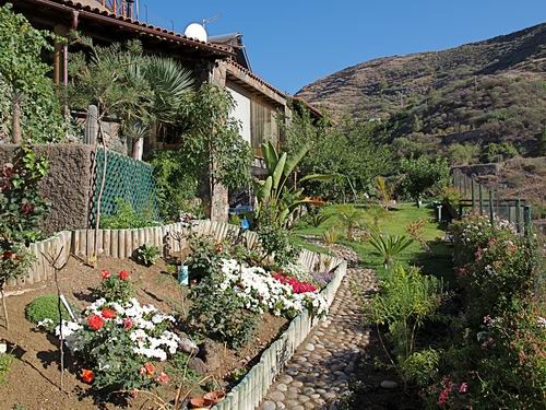Gran_Canaria_Luxsferienhaus_cueva13.jpg Der Garten vor dem Ferienhaus