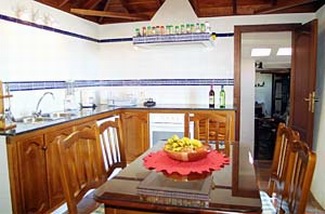 Ferienhaus Casa Celeste Villa de Mazo La Palma Sdost. Die Kche mit Essbereich