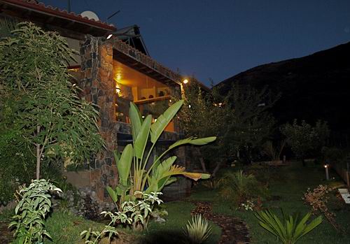 Gran_Canaria_Luxsferienhaus_cueva28.jpg  Der Garten bei Nacht 