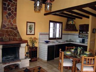 Ferienhaus La Palma - Ricardo - Essbereich und Kamin