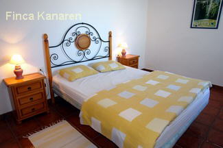 La Palma West - Todoque - Ferienhaus Casa Chacho - Schlafzimmer mit Doppelbett