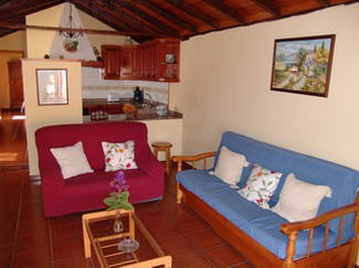 La Palma Ferienhaus Naranjos. Der Wohnbereich mit Kueche