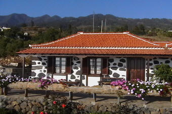 Ferienhaeuser mit Pool - La Palma West - Los Abuelos A und B