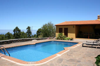  Ferienhaus mit Pool im Westen von La Palma - Der Pool und des Grillhaus