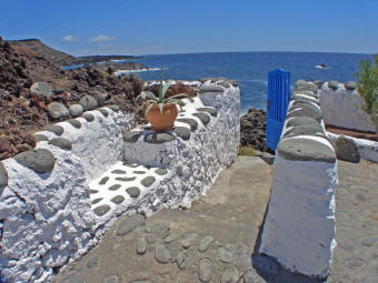 Lanzarote Ferienhaus Caleton del Golfo - Weg zum Meer